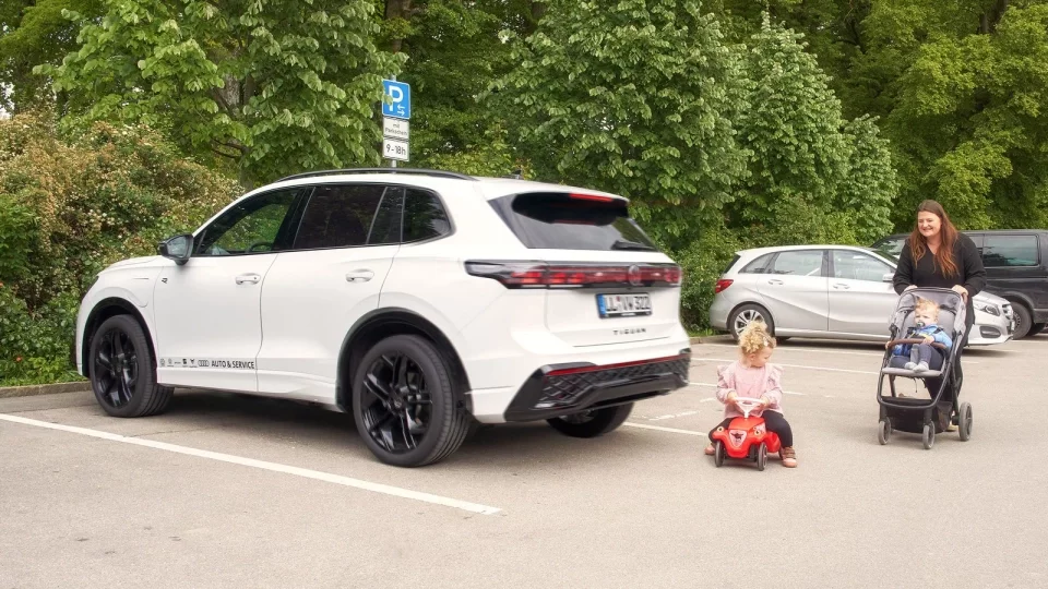 Asistenty pro vyparkování