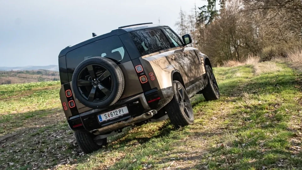Test Land Rover Defender P300e