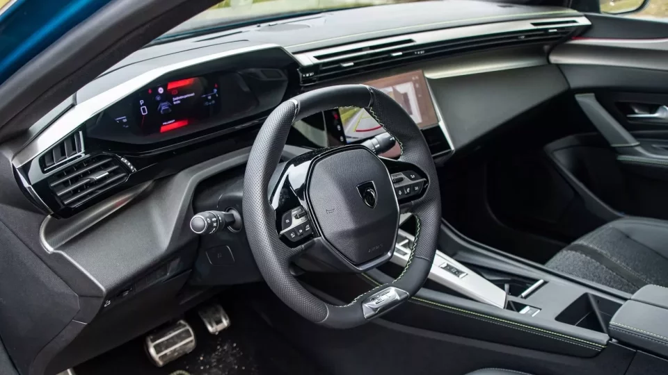Test Peugeot 408 GT hybrid