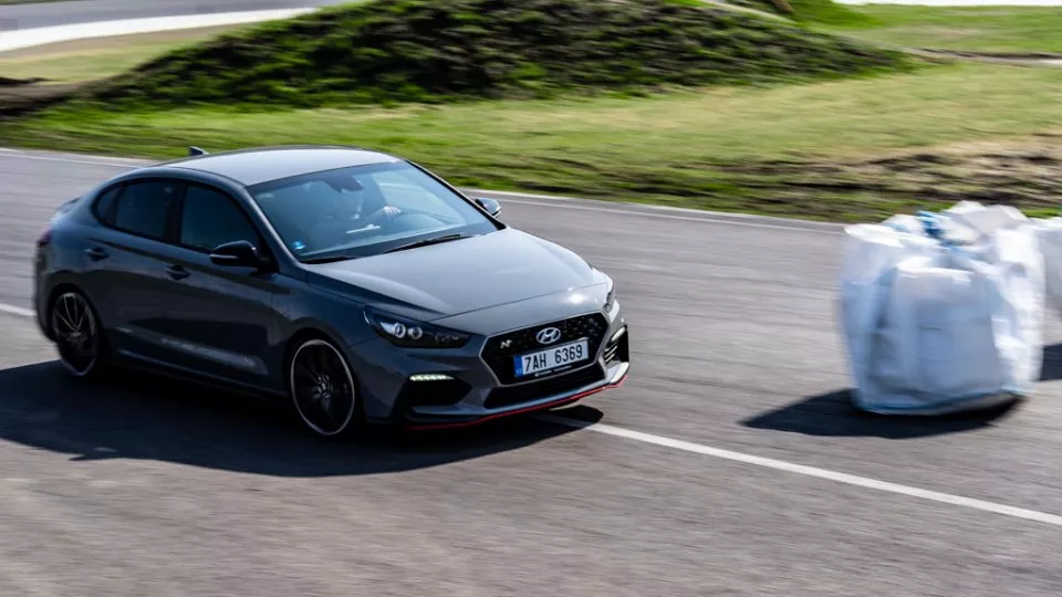 Nový Hyundai i30 Fastback N v akci na autodromu v