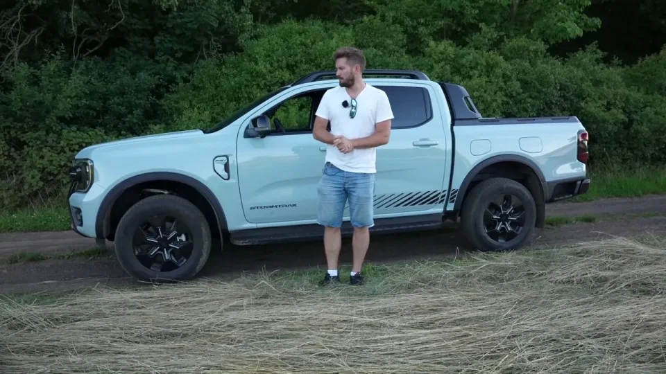 Pick-up, který umí jezdit za 7 litrů benzinu. Martin vyzkoušel bytelný model s moderní technikou