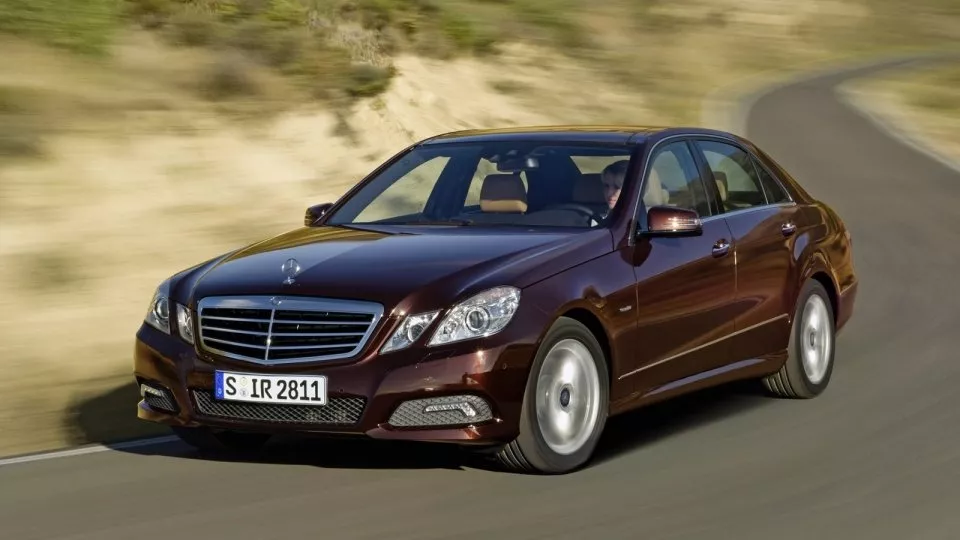 Mercedes-Benz E - 2010