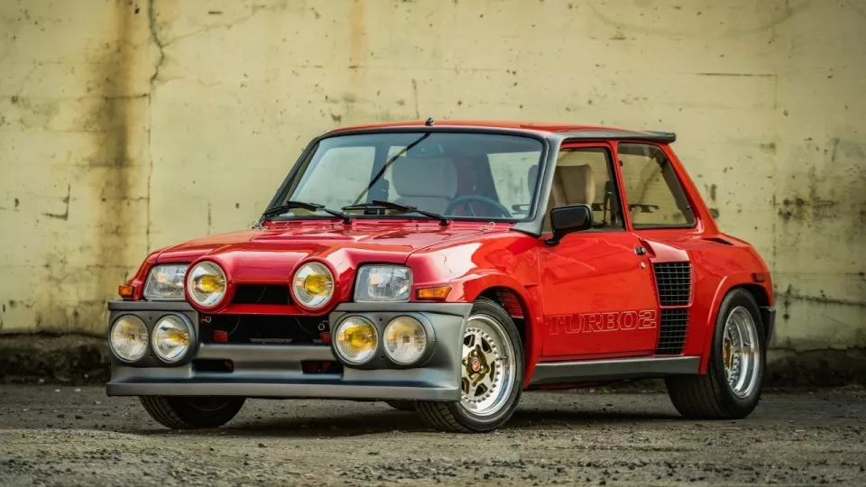 Renault 5 Turbo ve vzácné edici Evolution.