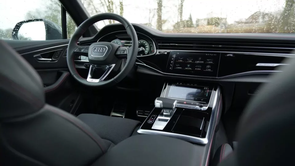 Tlačítek moc nehledejte