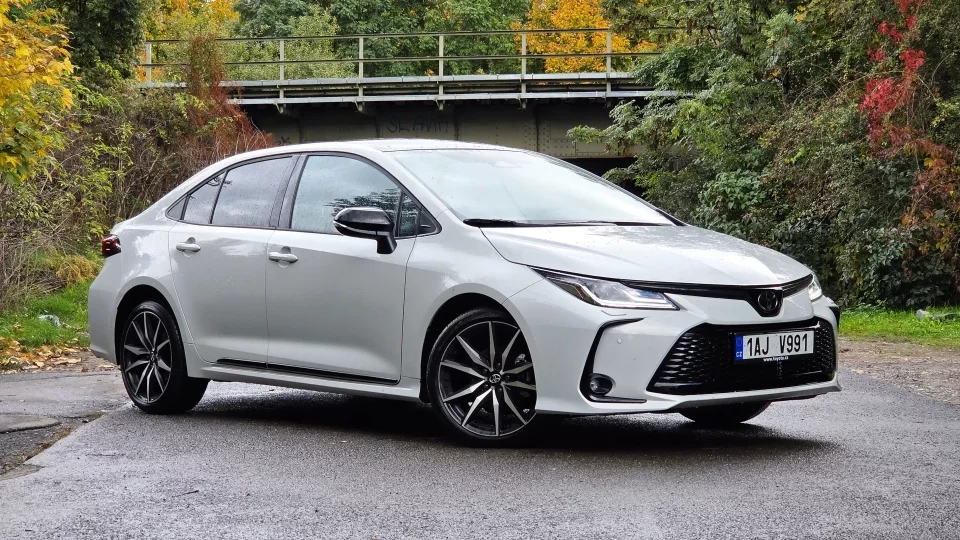 Toyota Corolla je univerzál. Po 4000 km za volantem jsme objevili její silné i slabé stránky