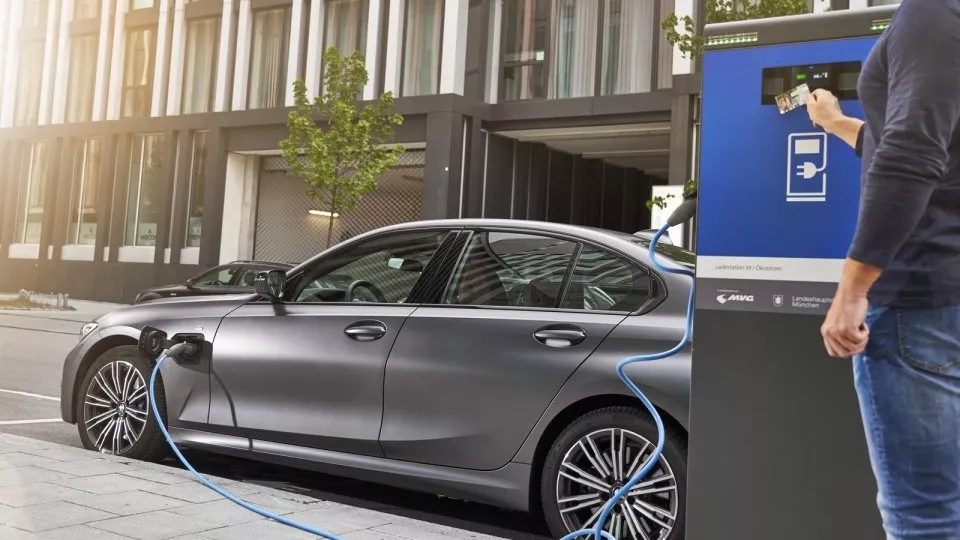 BMW 330e plug-in