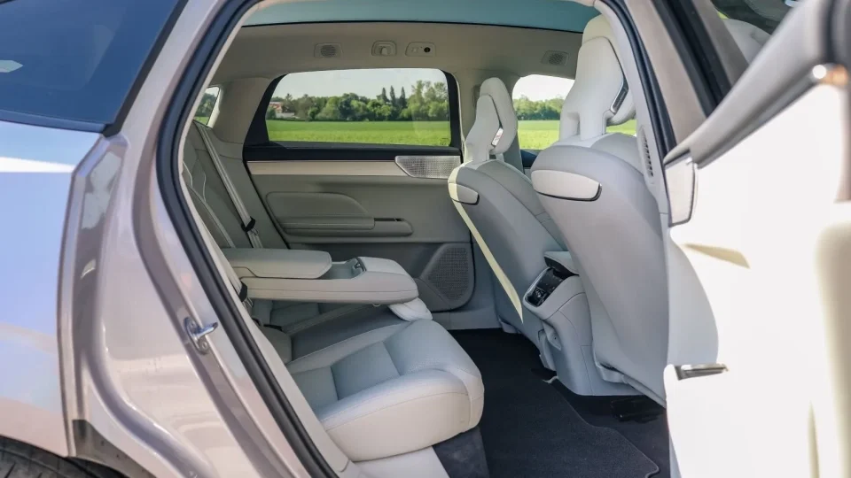 Volvo ES90