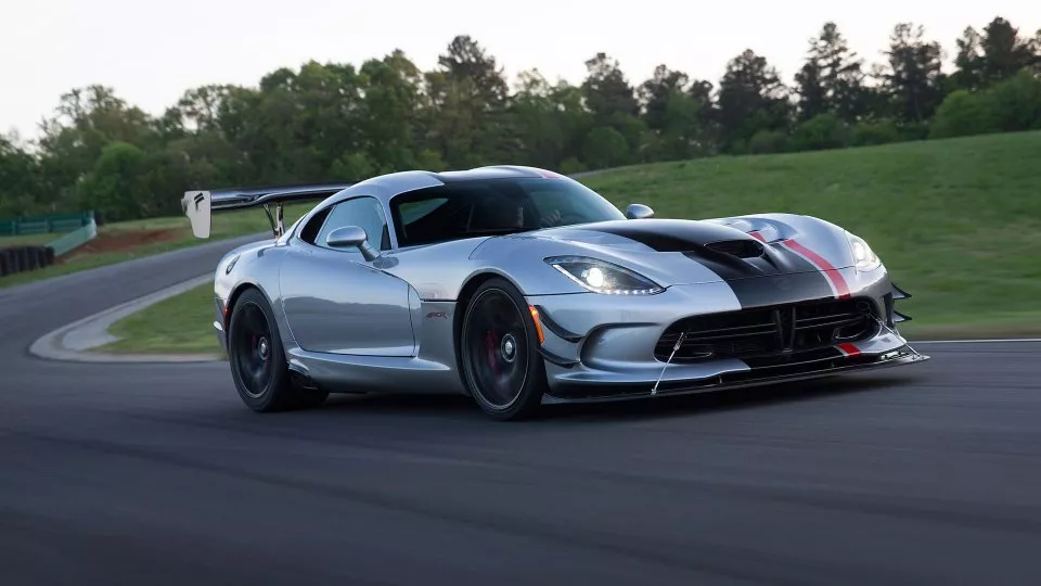 Dodge Viper ACR je sice klasická amerika, zatáček 