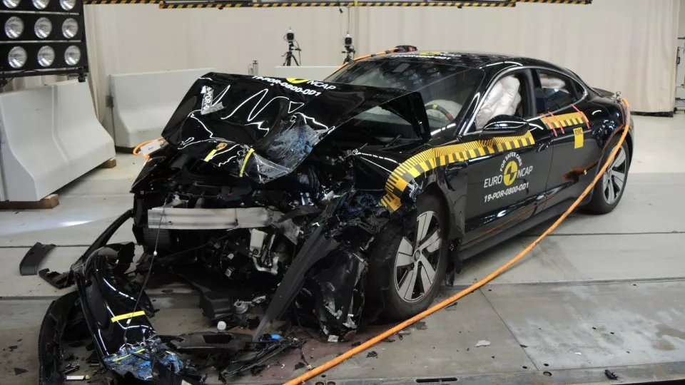 Porsche Taycan crash test