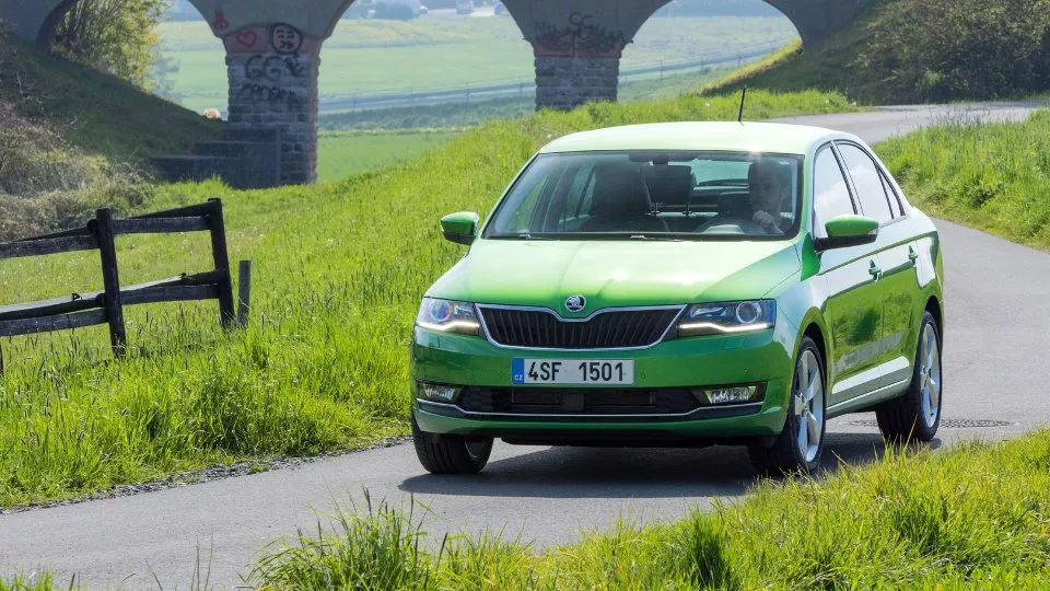 Škoda Rapid po faceliftu konečně svítí.