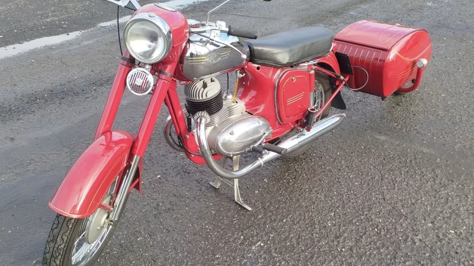 Jawa 250/353 „Kývačka“