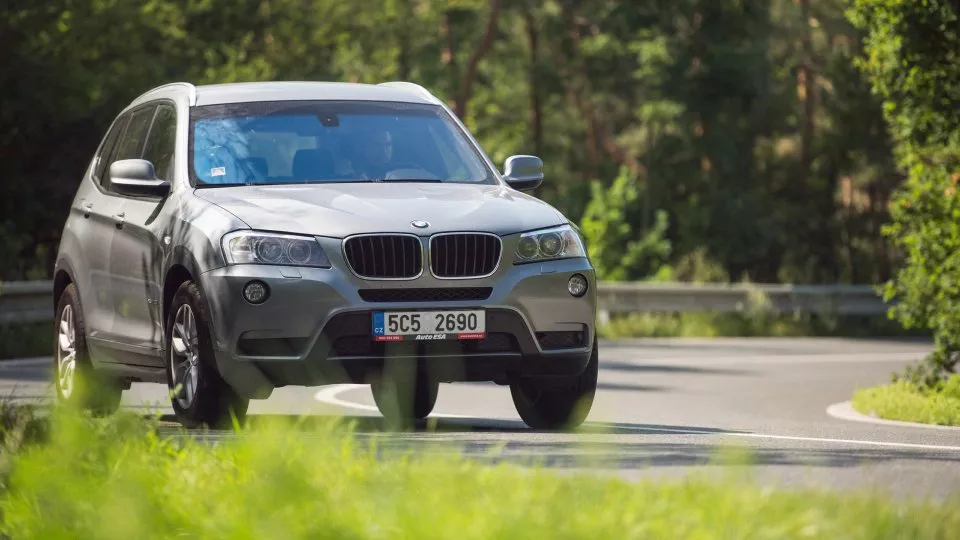 BMW X3 xDrive20d je nečekaně svižný společník.