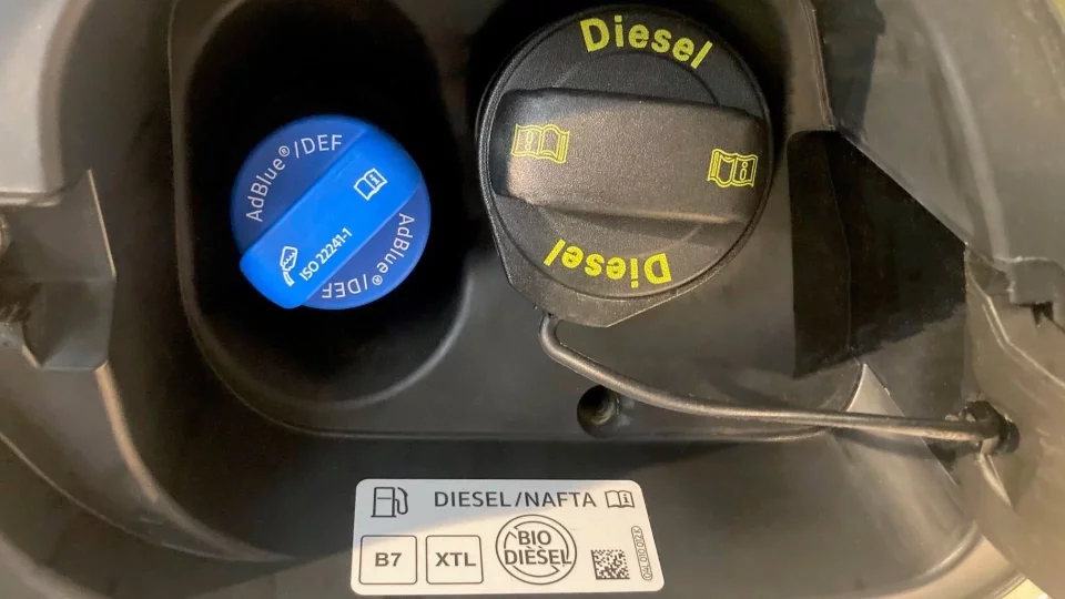 Symbol XTL pod víčkem palivové nádrže