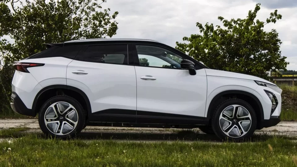 Týden v autech: Nejhorší ojetiny v českých bazarech i test čínského SUV, které jde proti Škodě