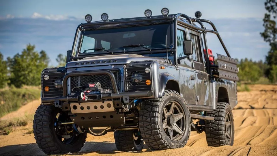 Land Rover Defender dotažený do posledního detailu