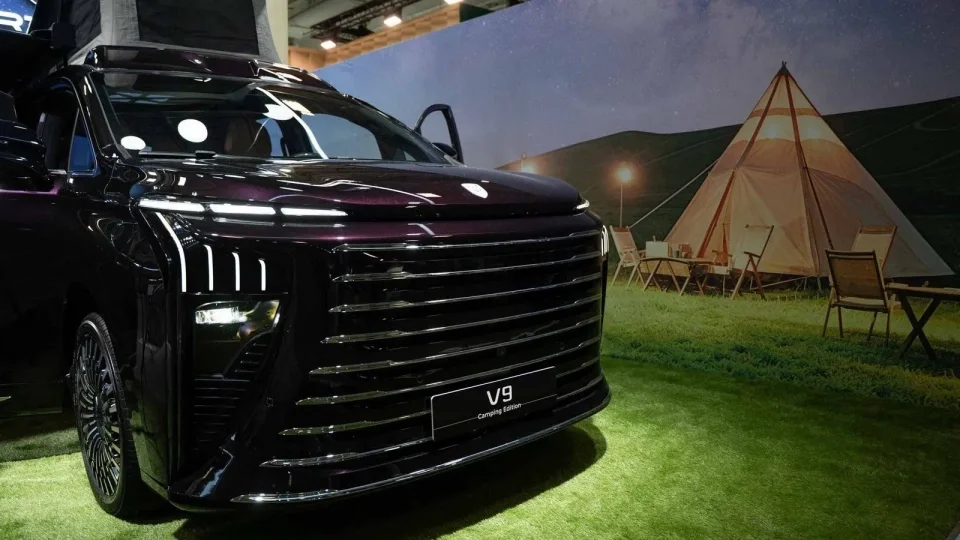 Forthing pařížský autosalon
