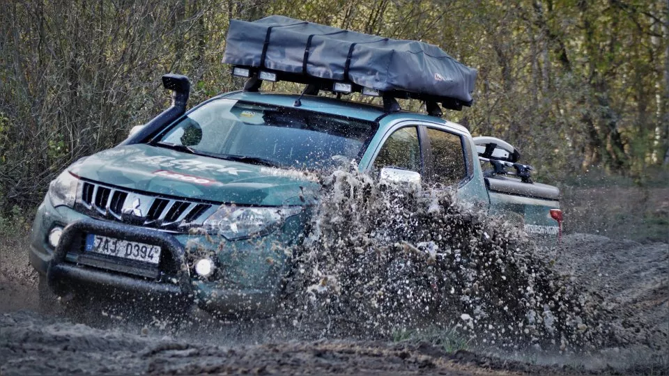 Mitsubishi L200 Rock Proof