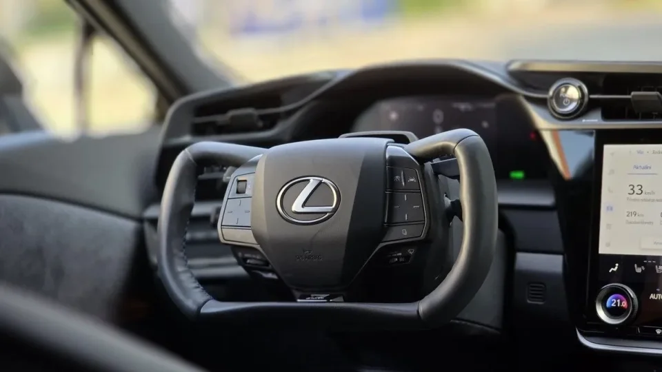 Lexus RZ 550e F Sport