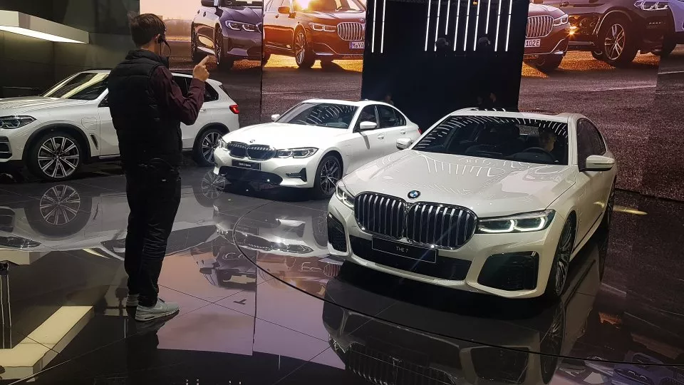 Facelift ředitelského sedanu BMW řady 7 poznáte po