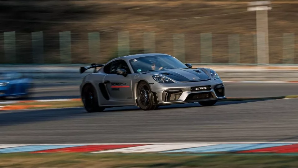 Porsche 718 Cayman GT4 RS