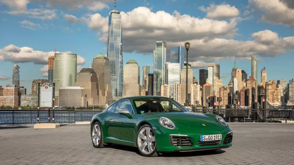 Milionté Porsche 911 se projelo New Yorkem