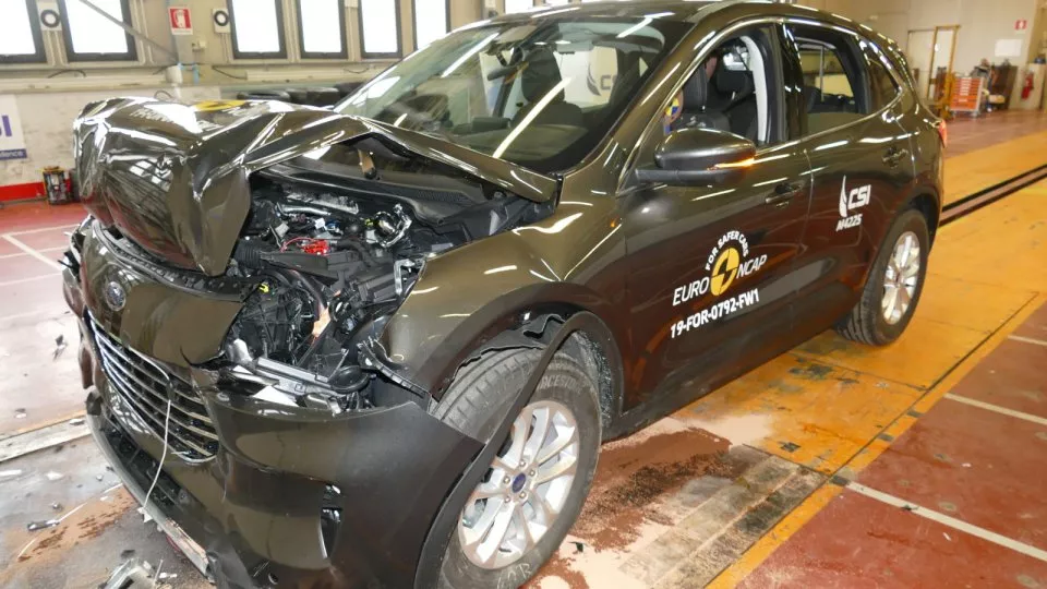 Ford Kuga  crash test