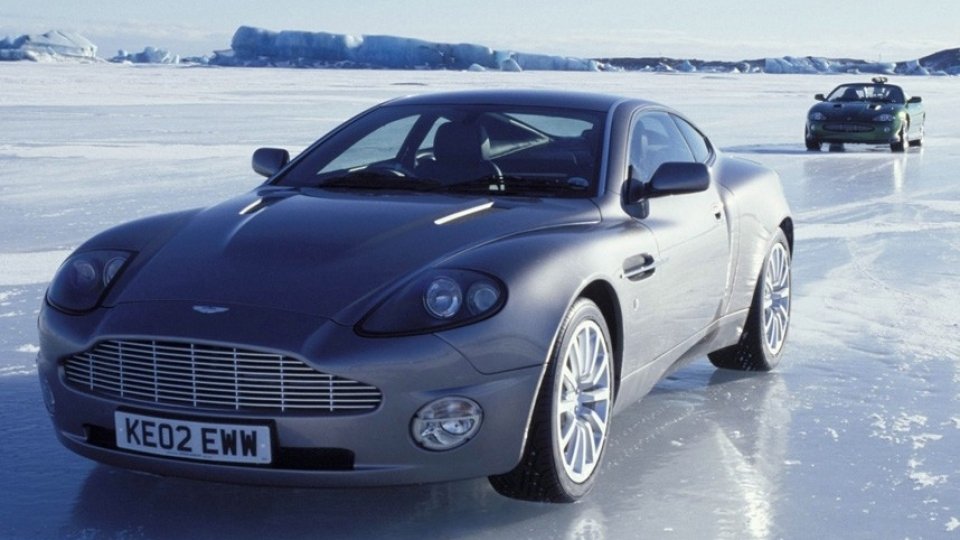 Aston Martin Vanquish na ledu