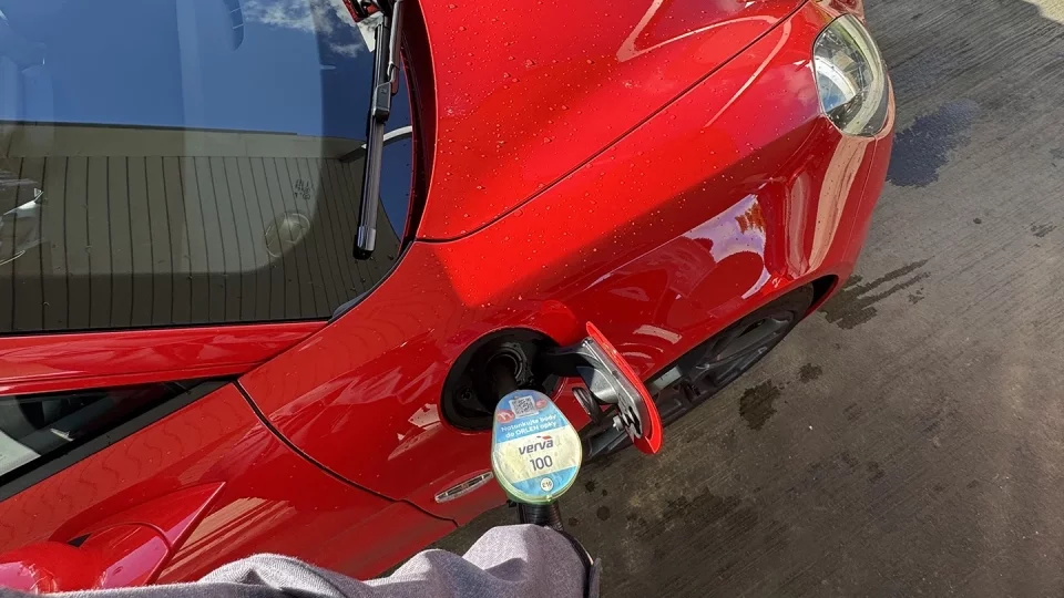 Alpine A110 S tankování