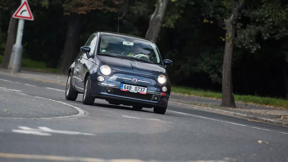 Fiat 500 je stárnoucí, ale nečekaně kvalitní ojeti