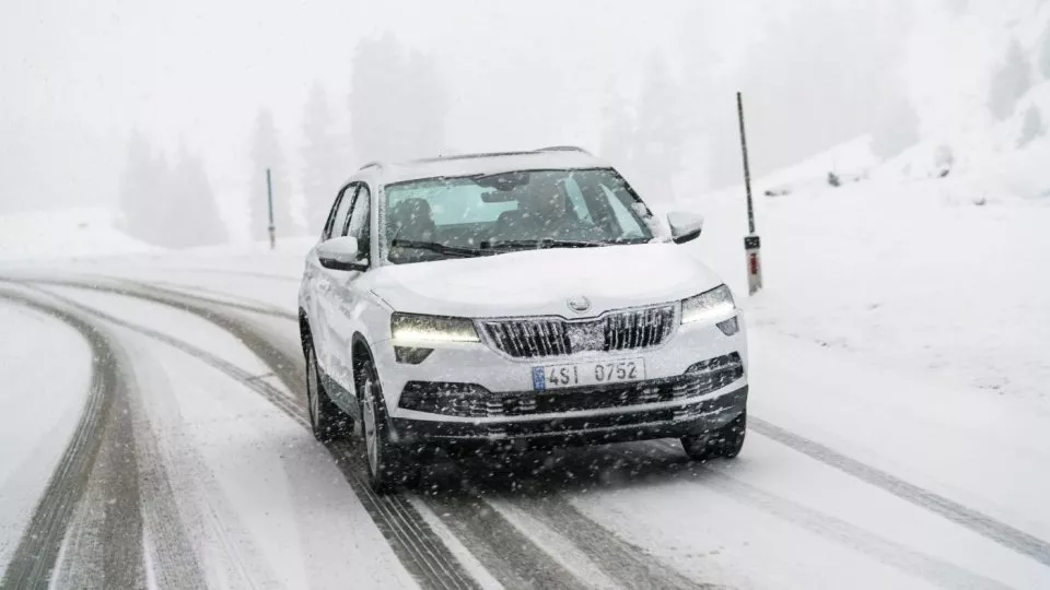 Škoda Karoq ve sněhu, jízda sníh