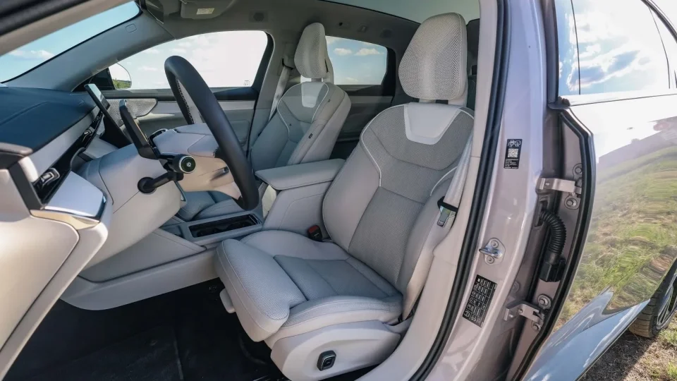 Volvo ES90