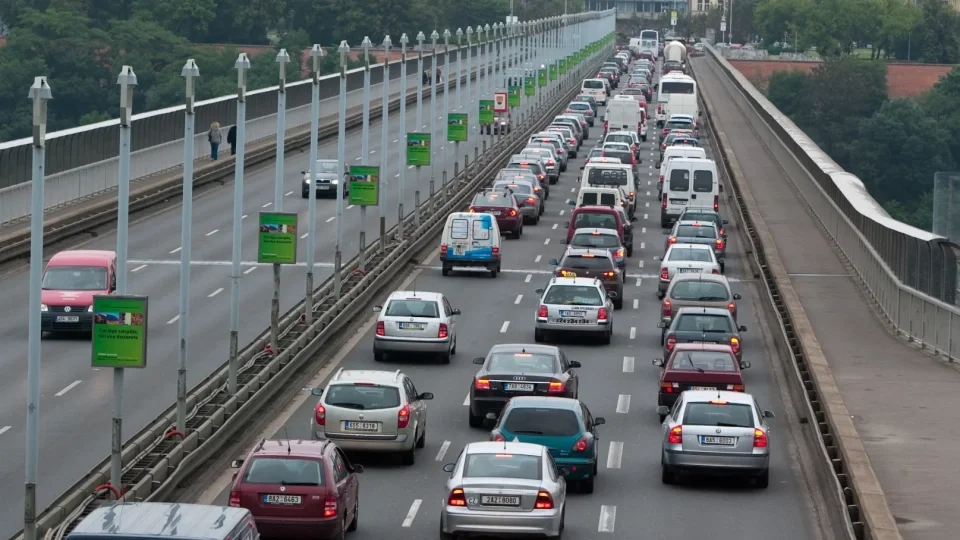 Týden v autech: Emisní zóny pro čtyři česká města i konec měření obávané třicítky v Praze