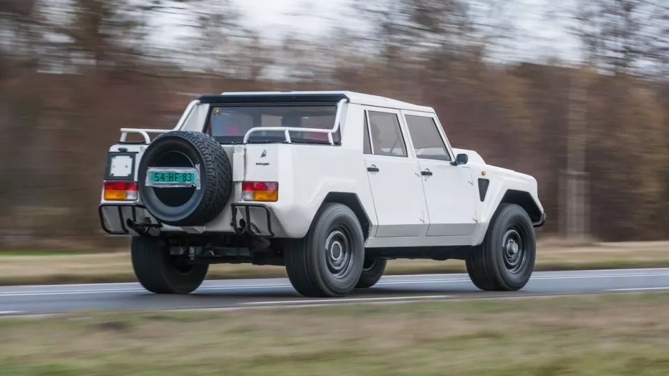 Lamborghini LM002