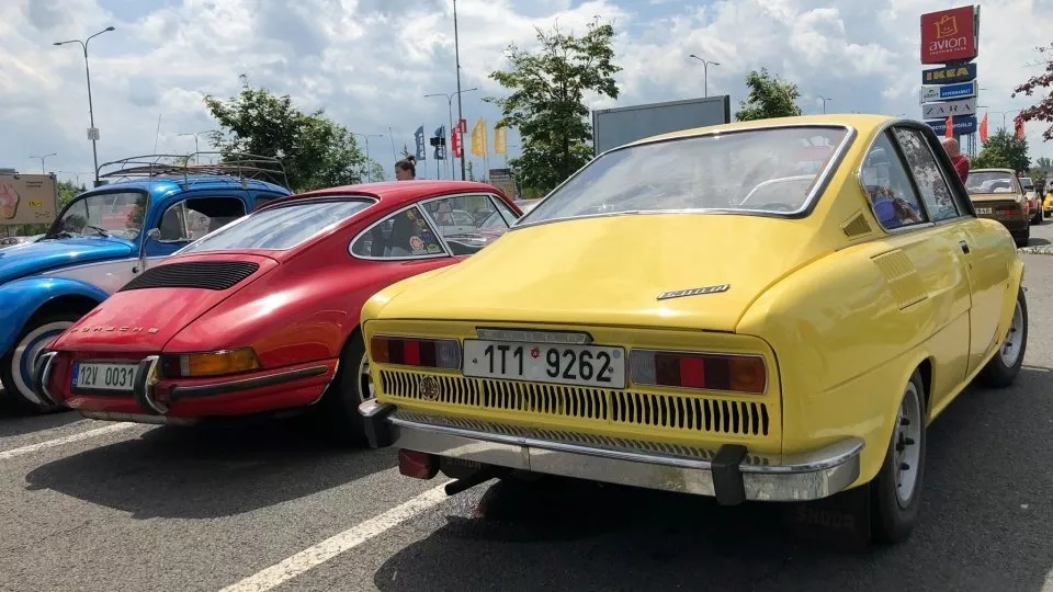 Škoda 110 R a Porsche 911