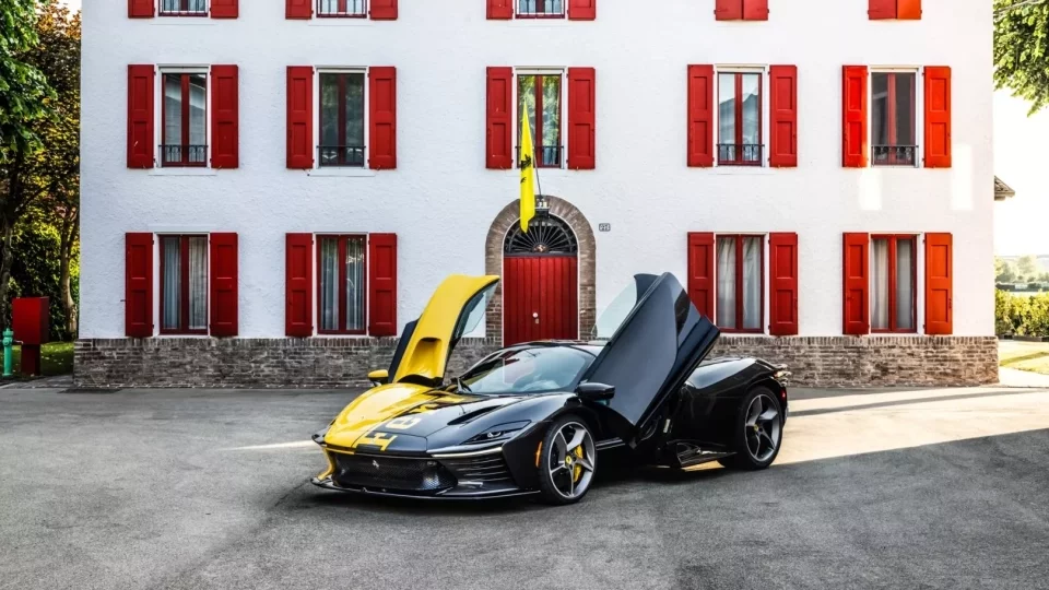 Ferrari Daytona SP3 Tailor Made