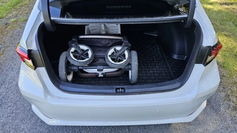 Toyota Corolla sedan 1.8 Hybrid GR Sport