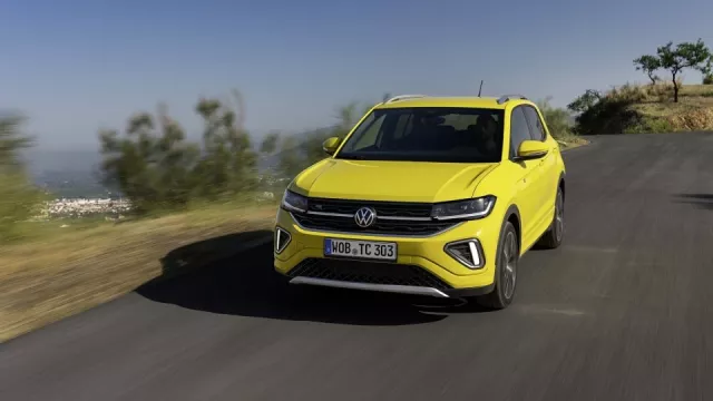 Volkswagen T-Cross prošel modernizací. Kompaktní SUV nabídne svěží design a odveze dvě elektrokola