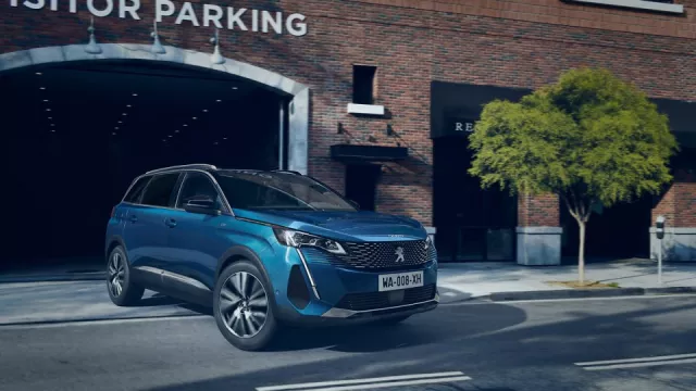 Peugeot 5008 prošel modernizací, která přináší svěží design i moderní technologie