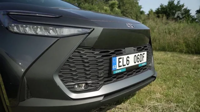 Recenze Toyoty C-HR HEV a PHEV