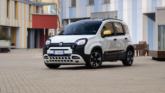 Stojí méně než 400 tisíc, ale Češi ho přehlížejí. Nenápadný Fiat Pandina má i rozumnou výbavu