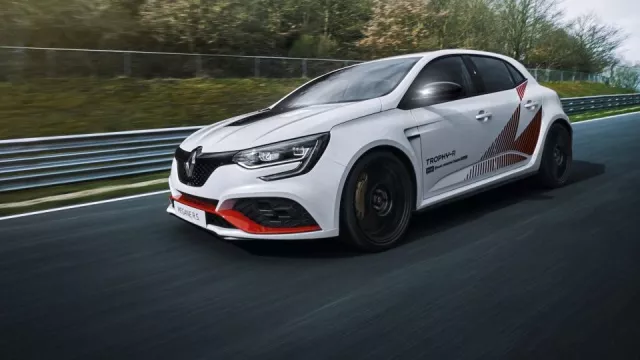 Současný nejvýkonnější Renault má rekord na Nürburgringu