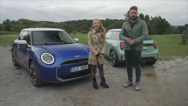 Je lepší elektrické, nebo spalovací Mini? Tereza s Martinem je postavili proti sobě a porovnali