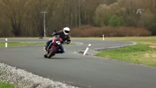 Recenze motocyklu Triumph Trident 800