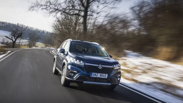 Řídili jsme nové Suzuki S-Cross. Je levné a díky pohonu všech kol jezdí skvěle nejen na sněhu