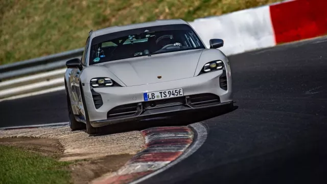 Porsche slaví. Taycan se stal nejrychlejším elektromobilem na okruhu Nürburgring