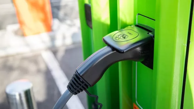 CATL bere odpůrcům elektromobility vítr z plachet. Vynalezl baterii s extra dlouhým dojezdem