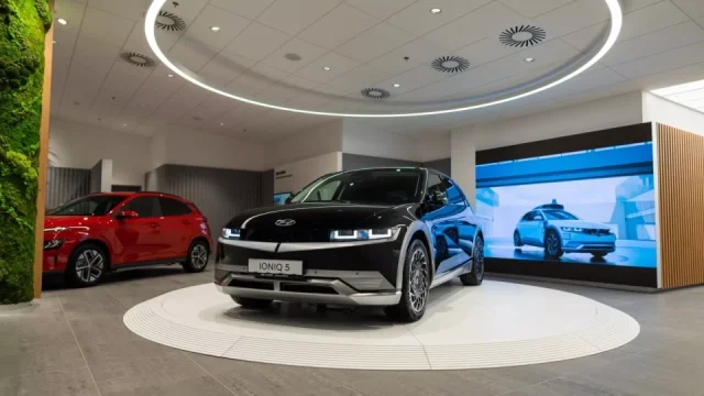 I výše slev na nové auto se dá otestovat. Někde vám zlevní čtvrtinu, jinde dají sotva kafe