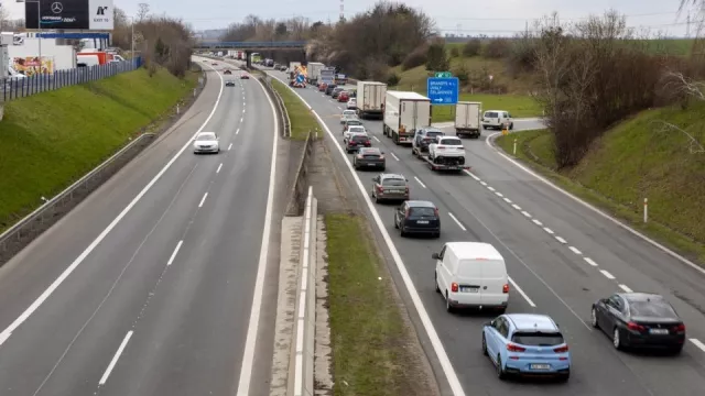 Jedna z nejdelších dálnic bude uzavřena. Stíhačky na ní budou nacvičovat nouzová přistání