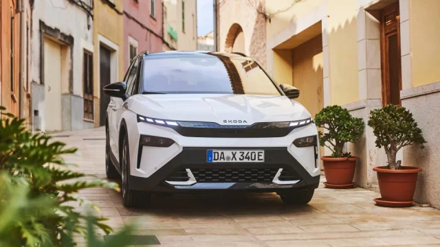 Euro 7 ztíží provoz i elektromobilům. Automobilkám nařizuje kvalitu akumulátorů a limit otěru brzd