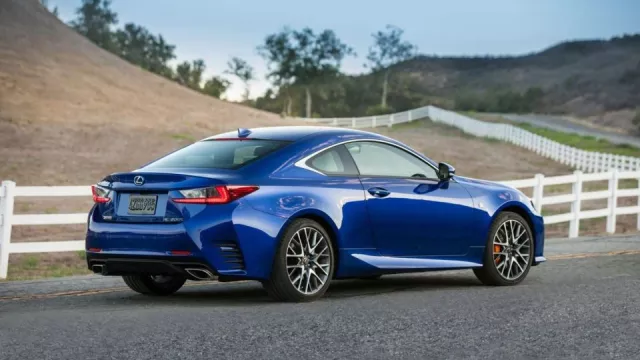 Lexus RC 300h F Sport. Ostrý hybrid, který vám těžko zakážou.